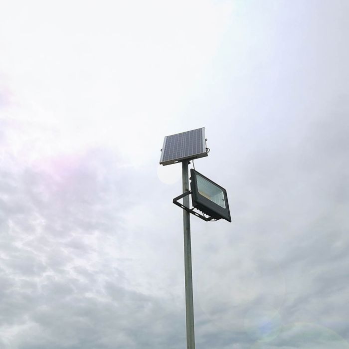 Proyector con panel solar V-TAC - Impermeable IP65 - Negro - 20W - 1650 Lumens - 6000K-extra-2.webp